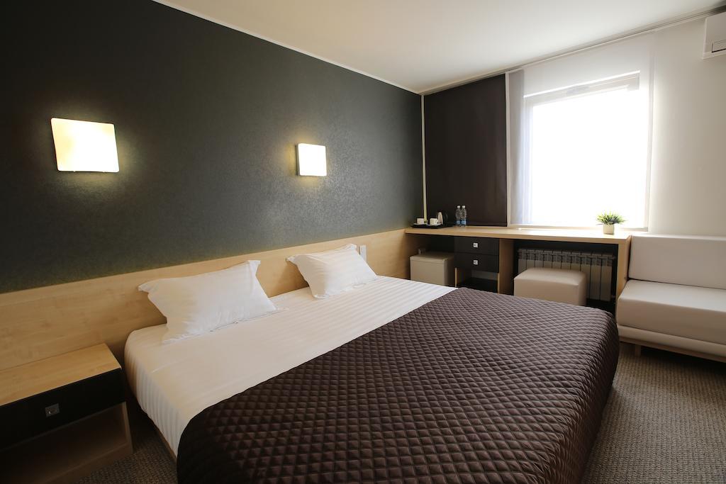 Futuro Hotel Bishkek Habitación foto