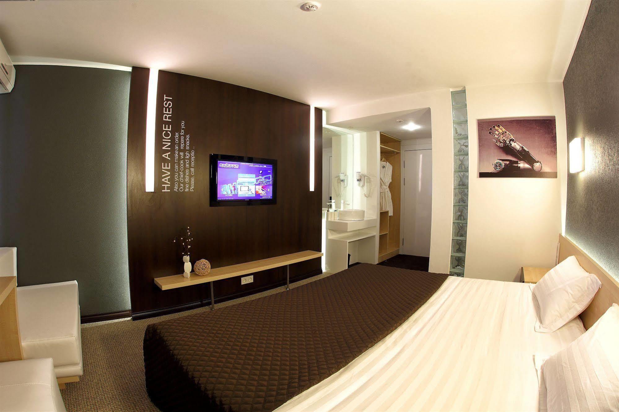 Futuro Hotel Bishkek Exterior foto